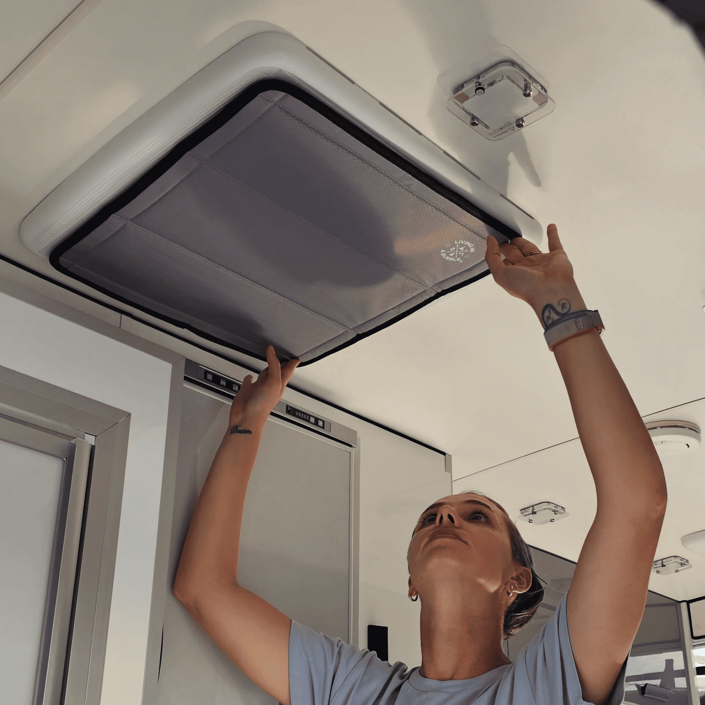 Dometic Mini Heki Skylight Cover
