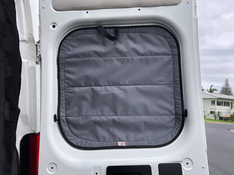 Laden Sie das Bild in Galerie -Viewer, Iveco Daily 2015–2023 – komplettes Set Fensterabdeckungen – Aussie Made 🇦🇺
