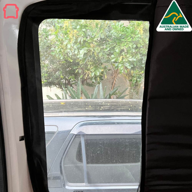 Cargue la imagen en el visor de la galería, Iveco Daily 2015-2023 - Cubierta de ventana de puerta deslizante - Hecho en Australia 🇦🇺
